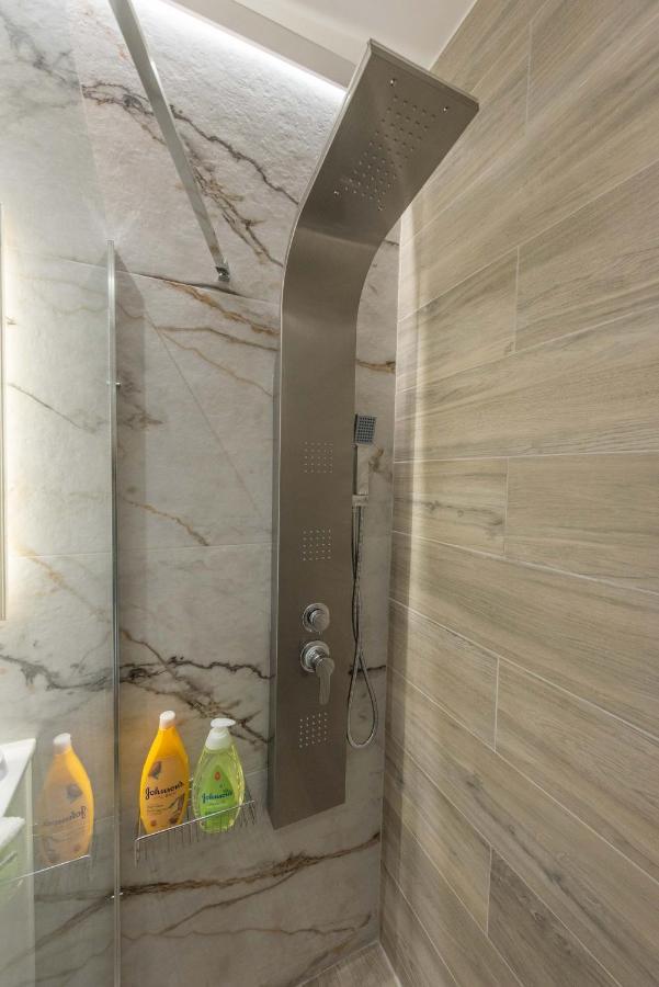 1571_suites A1 * Nafpaktos