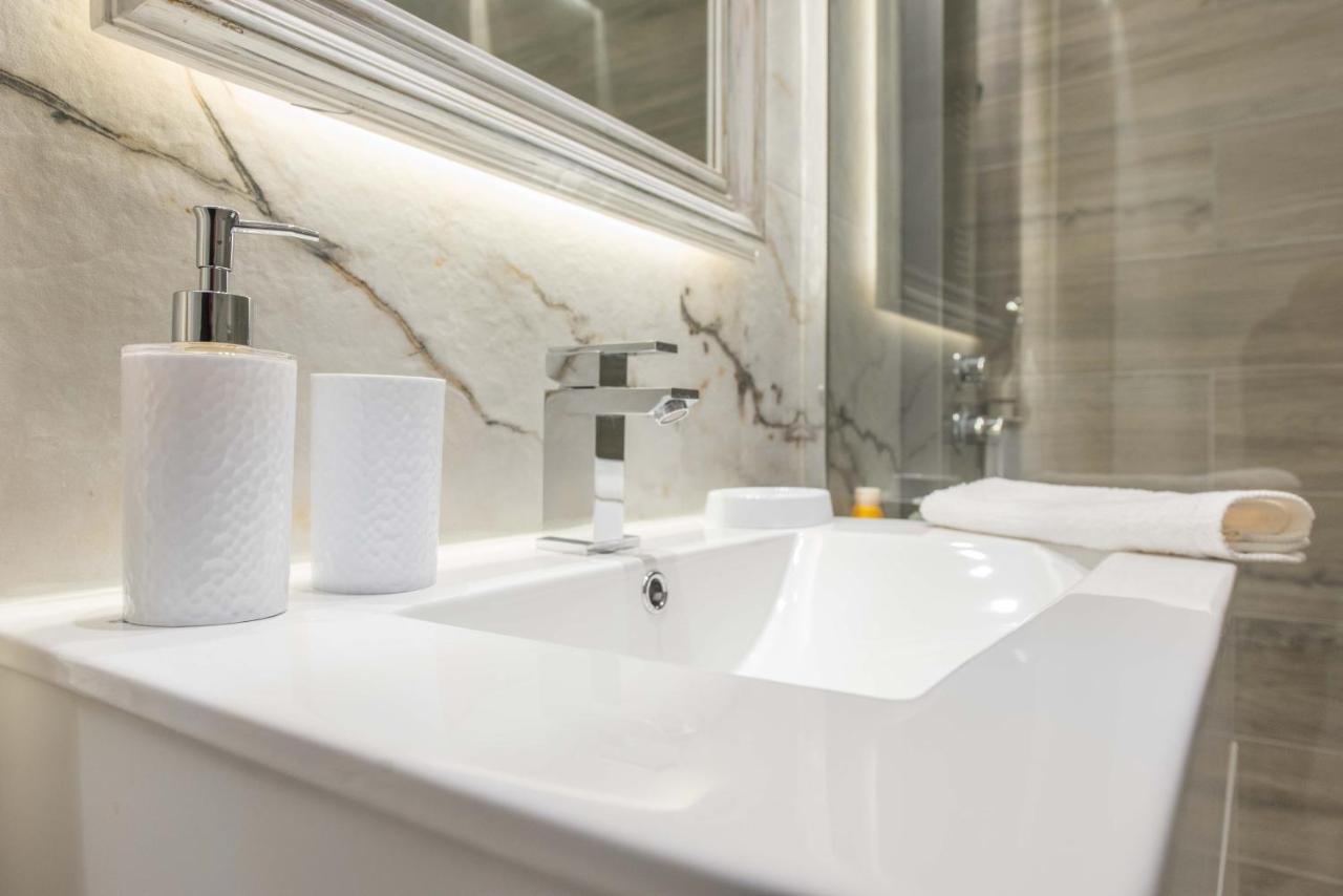 1571_suites A1 Nafpaktos